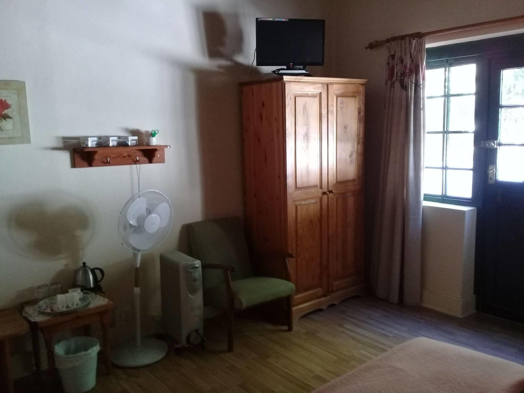 Koo Karoo Guest Lodge And Self Catering Монтегю Екстер'єр фото